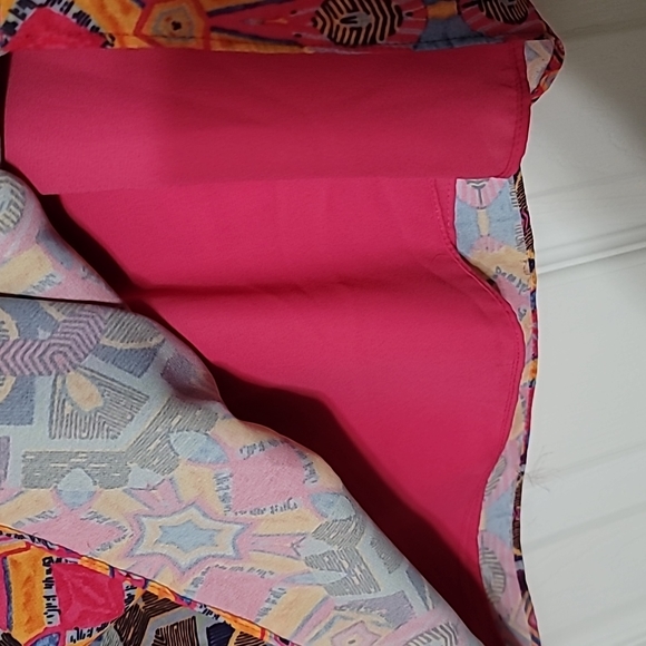 Kenar Sleeveless Blouse - Picture 4 of 7